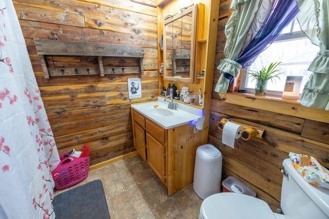 25594 Hidden Valley Avenue, Warsaw, MO 65355