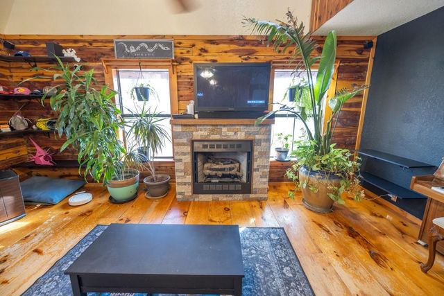 25594 Hidden Valley Avenue, Warsaw, MO 65355