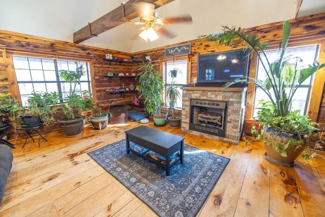 25594 Hidden Valley Avenue, Warsaw, MO 65355