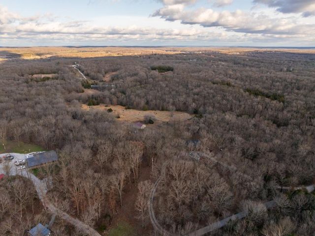 25594 Hidden Valley Avenue, Warsaw, MO 65355