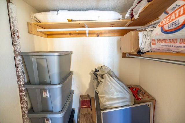 25594 Hidden Valley Avenue, Warsaw, MO 65355