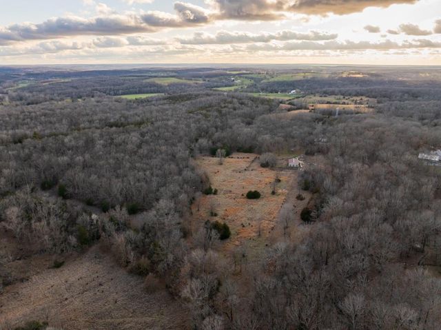 25594 Hidden Valley Avenue, Warsaw, MO 65355