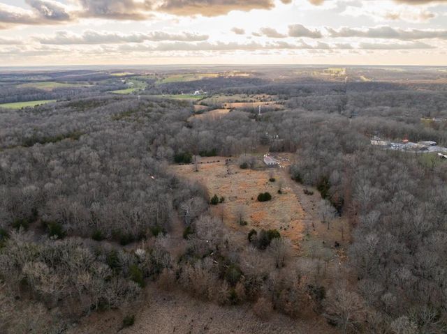 25594 Hidden Valley Avenue, Warsaw, MO 65355