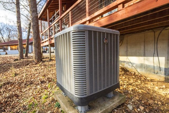 25594 Hidden Valley Avenue, Warsaw, MO 65355