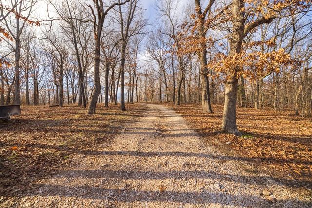 25594 Hidden Valley Avenue, Warsaw, MO 65355