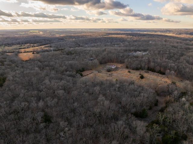 25594 Hidden Valley Avenue, Warsaw, MO 65355