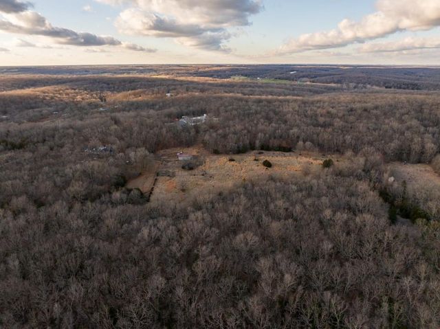 25594 Hidden Valley Avenue, Warsaw, MO 65355