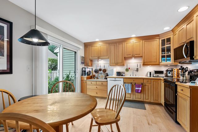 23 Fifer Ln 23, Lexington, MA 02420