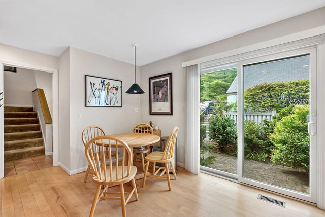 23 Fifer Ln 23, Lexington, MA 02420