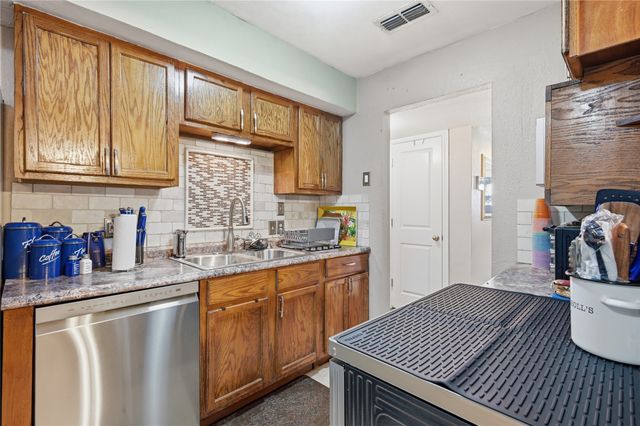 6805 Wagonet Road, Forest Hill, TX 76140