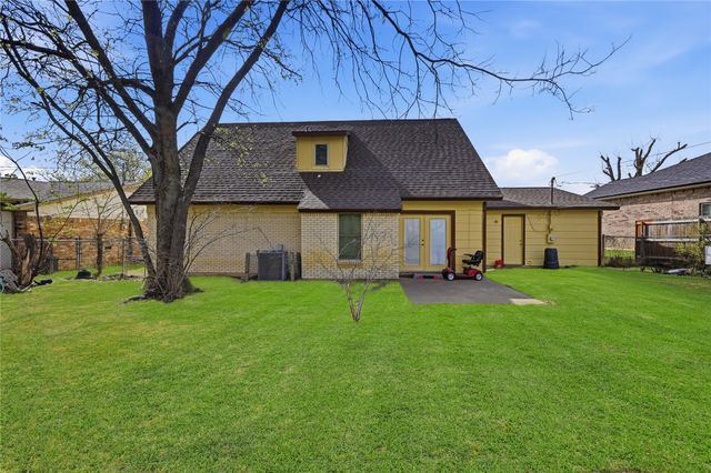 6805 Wagonet Road, Forest Hill, TX 76140