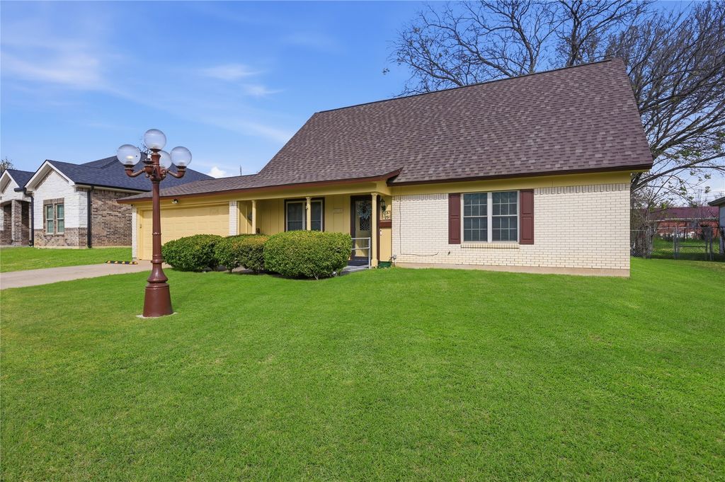 6805 Wagonet Road, Forest Hill, TX 76140