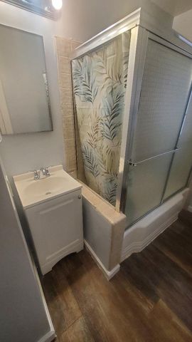 2233 E E Terrace Avenue E, Fresno, CA 93703