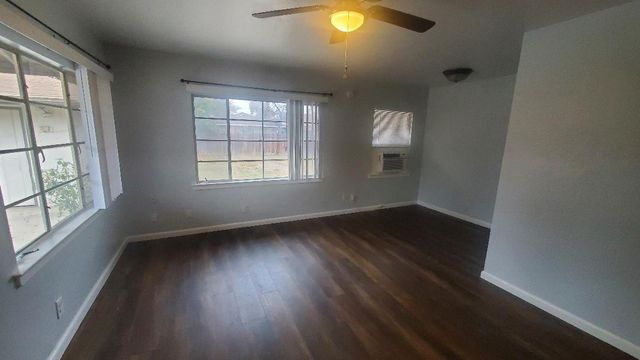 2233 E E Terrace Avenue E, Fresno, CA 93703