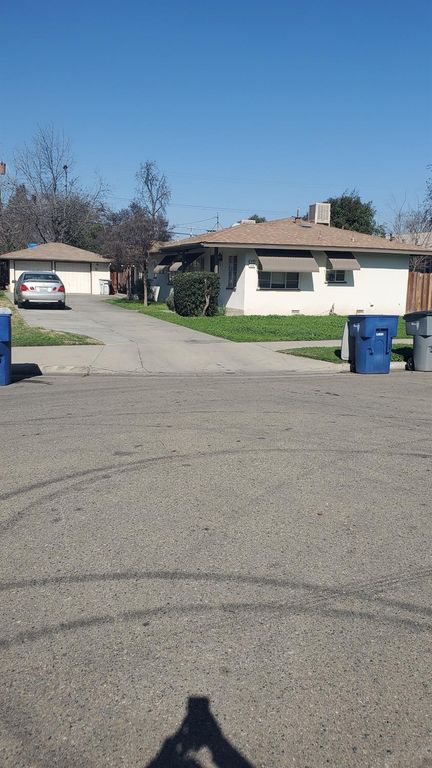 Image 2 of property listing at 2233 E E Terrace Avenue E, Fresno, CA 93703