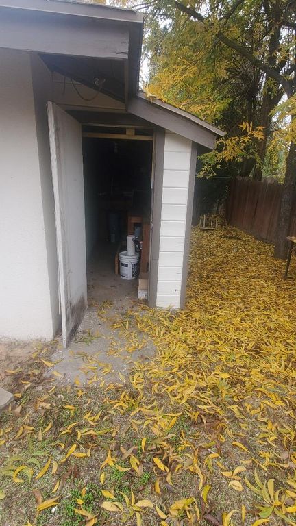 Image 26 of property listing at 2233 E E Terrace Avenue E, Fresno, CA 93703