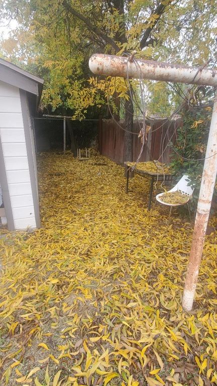 Image 27 of property listing at 2233 E E Terrace Avenue E, Fresno, CA 93703