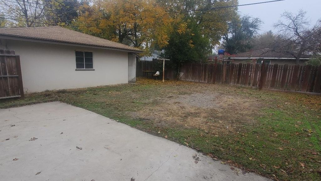 Image 3 of property listing at 2233 E E Terrace Avenue E, Fresno, CA 93703