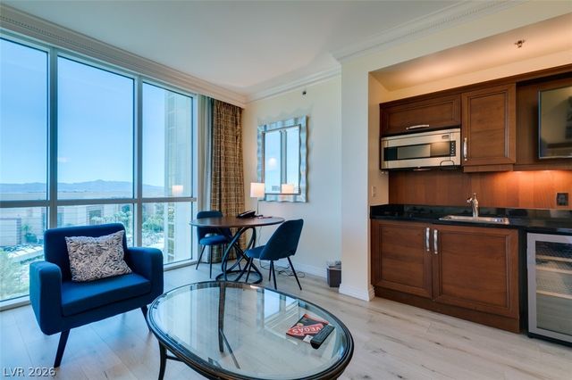 135 East HARMON Avenue 804, Las Vegas, NV 89109