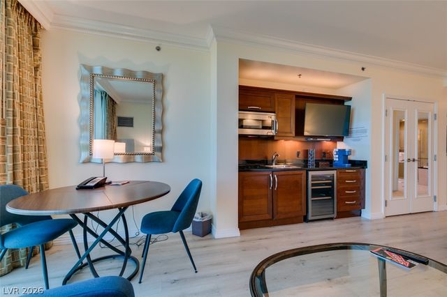 135 East HARMON Avenue 804, Las Vegas, NV 89109