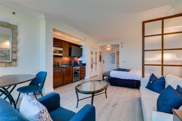 135 East HARMON Avenue 804, Las Vegas, NV 89109