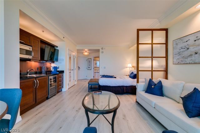 135 East HARMON Avenue 804, Las Vegas, NV 89109