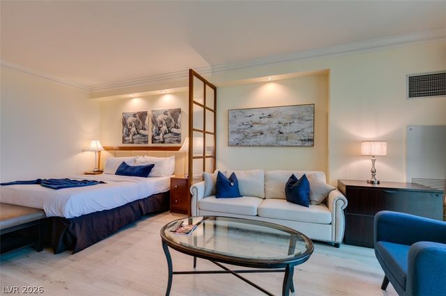 135 East HARMON Avenue 804, Las Vegas, NV 89109