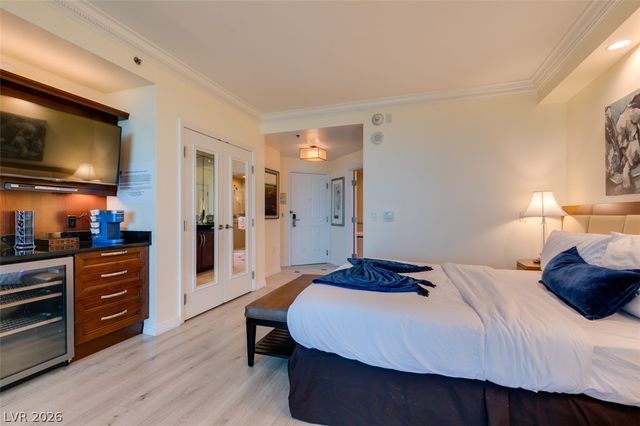 135 East HARMON Avenue 804, Las Vegas, NV 89109