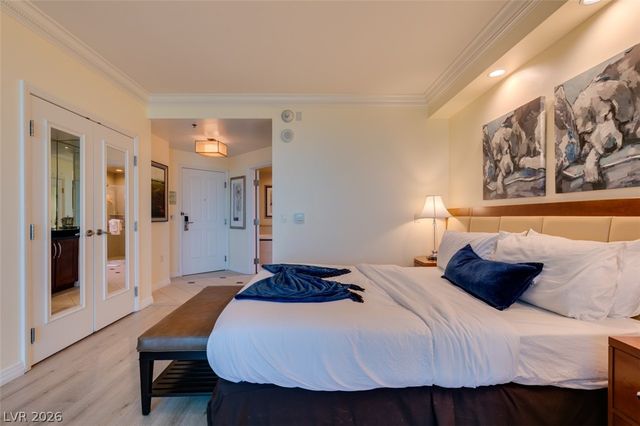 135 East HARMON Avenue 804, Las Vegas, NV 89109