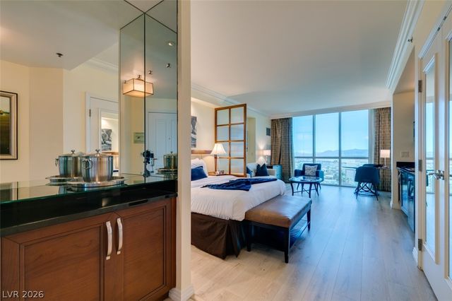 135 East HARMON Avenue 804, Las Vegas, NV 89109