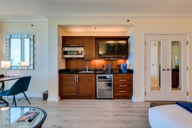 135 East HARMON Avenue 804, Las Vegas, NV 89109