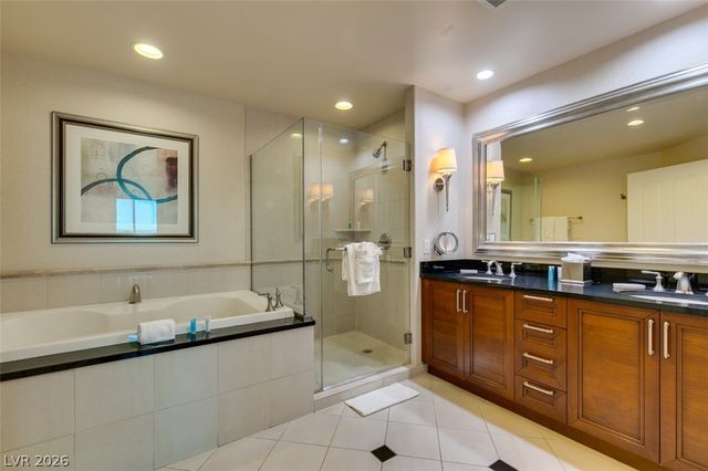 135 East HARMON Avenue 804, Las Vegas, NV 89109