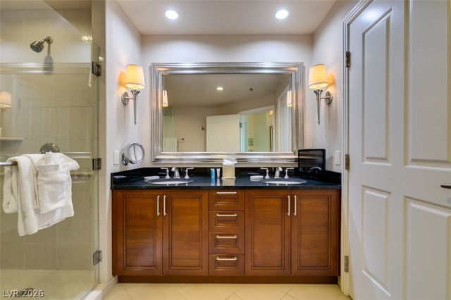 135 East HARMON Avenue 804, Las Vegas, NV 89109