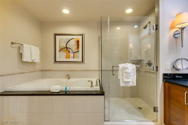 135 East HARMON Avenue 804, Las Vegas, NV 89109