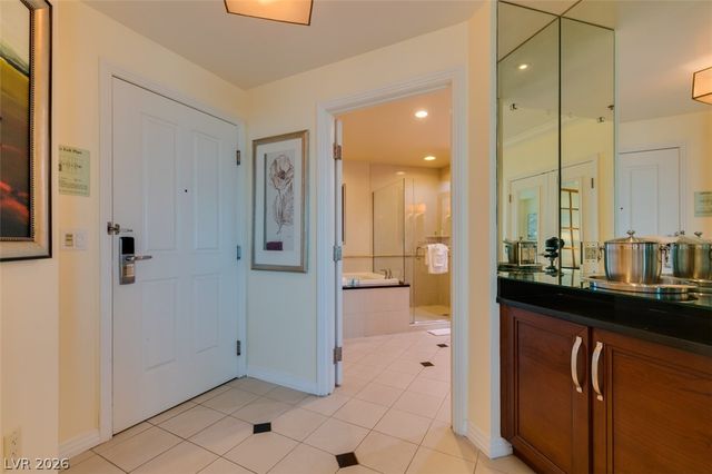 135 East HARMON Avenue 804, Las Vegas, NV 89109