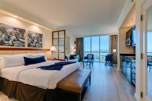 135 East HARMON Avenue 804, Las Vegas, NV 89109