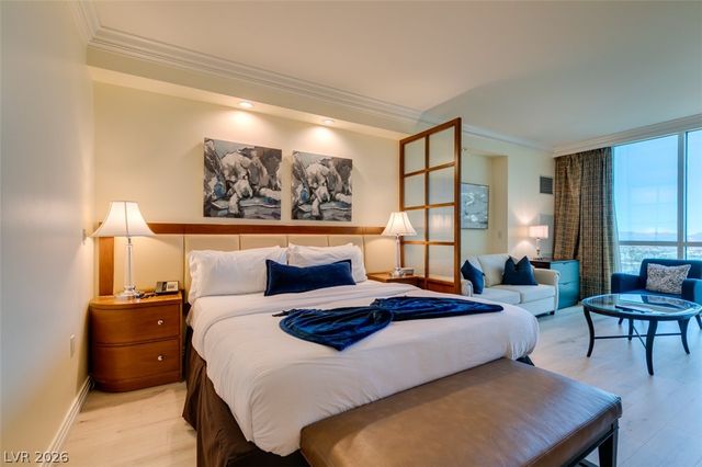 135 East HARMON Avenue 804, Las Vegas, NV 89109