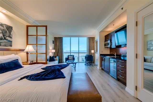 135 East HARMON Avenue 804, Las Vegas, NV 89109