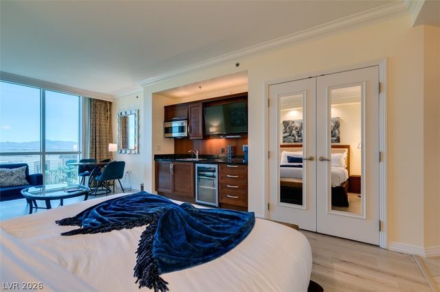 135 East HARMON Avenue 804, Las Vegas, NV 89109