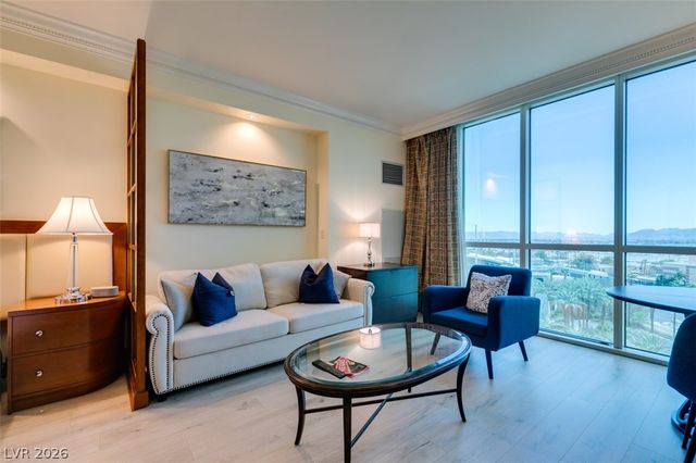 135 East HARMON Avenue 804, Las Vegas, NV 89109