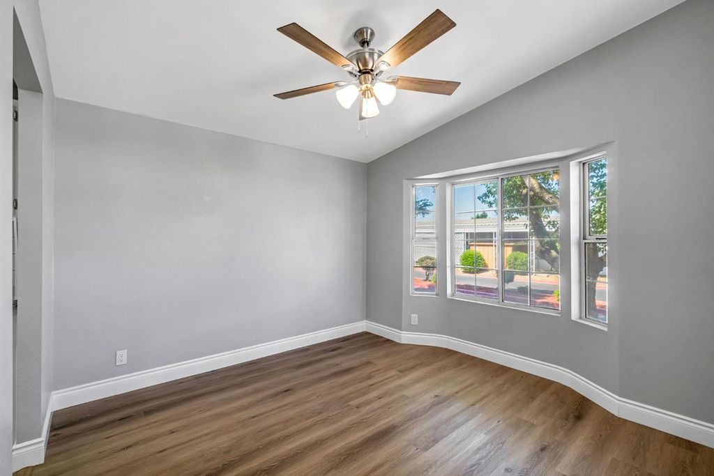 Image 10 of property listing at 1218 E Cleveland Avenue # 103, Madera, CA 93638