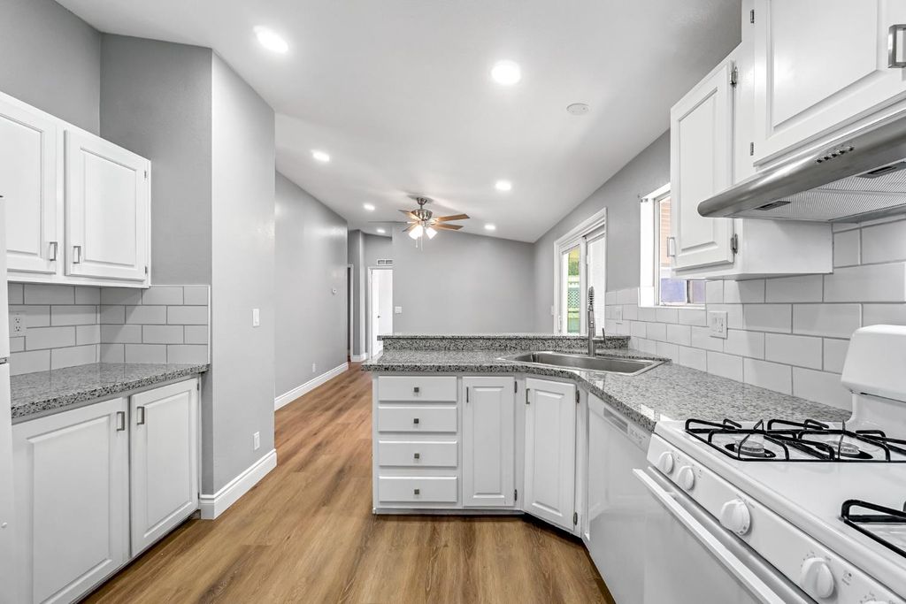 Image 12 of property listing at 1218 E Cleveland Avenue # 103, Madera, CA 93638