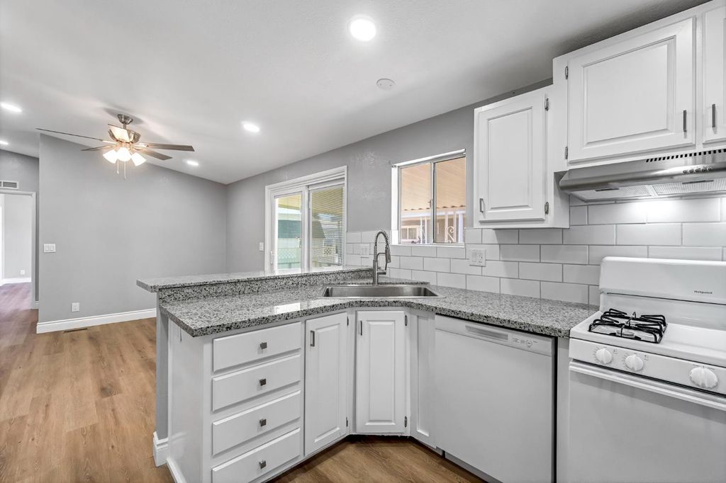 Image 15 of property listing at 1218 E Cleveland Avenue # 103, Madera, CA 93638