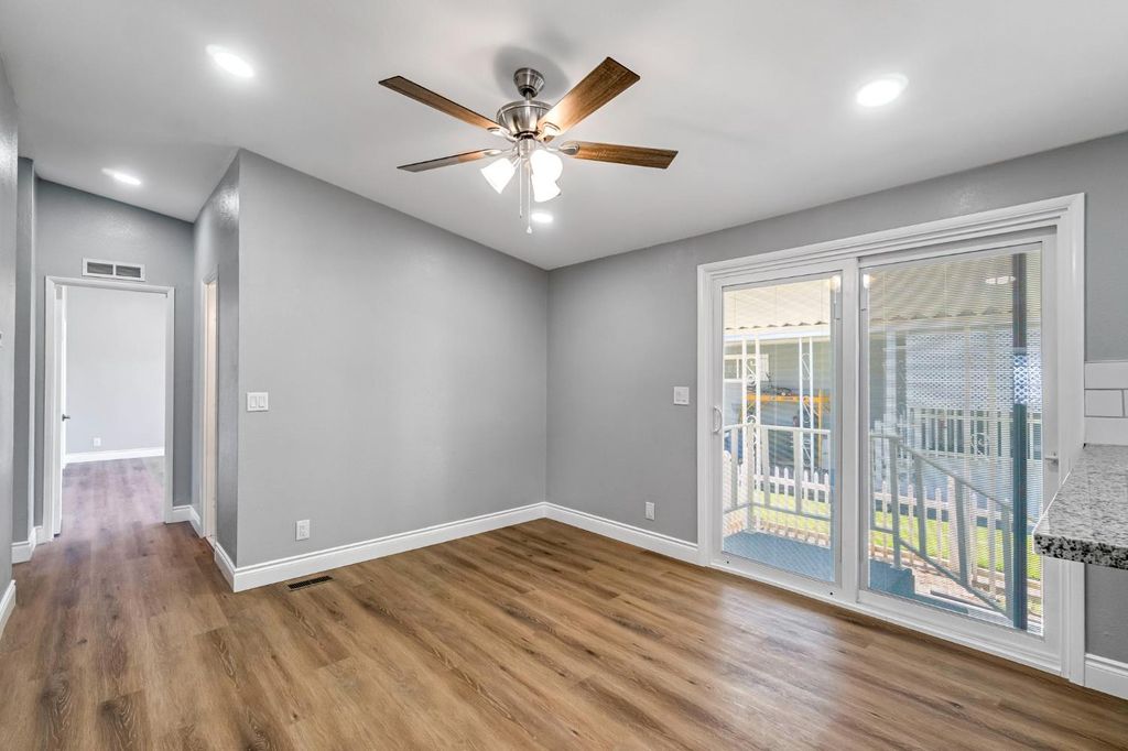Image 16 of property listing at 1218 E Cleveland Avenue # 103, Madera, CA 93638