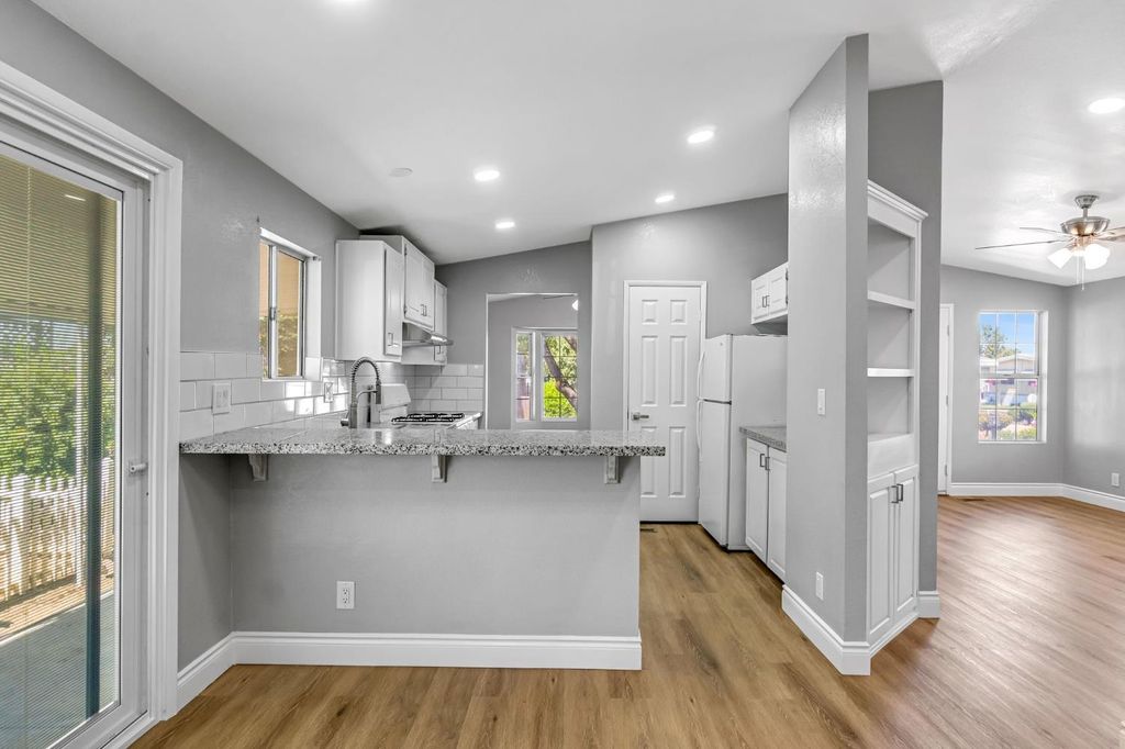 Image 18 of property listing at 1218 E Cleveland Avenue # 103, Madera, CA 93638