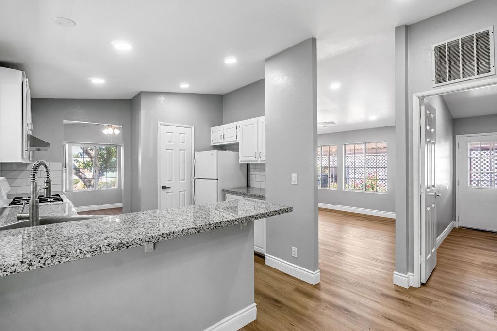 Image 19 of property listing at 1218 E Cleveland Avenue # 103, Madera, CA 93638