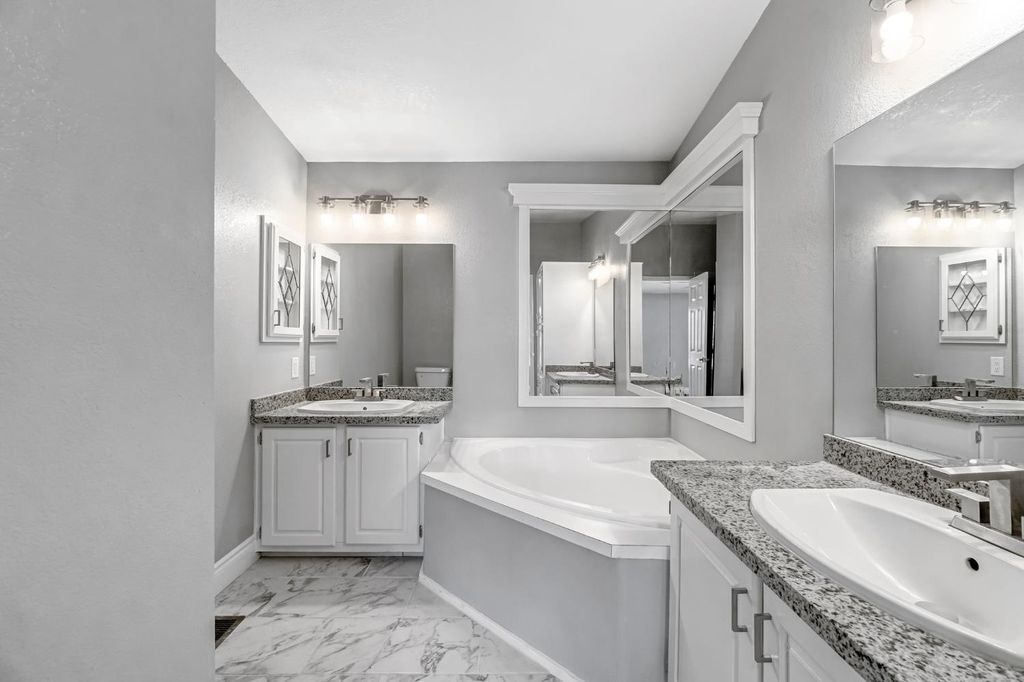 Image 28 of property listing at 1218 E Cleveland Avenue # 103, Madera, CA 93638