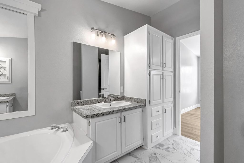 Image 29 of property listing at 1218 E Cleveland Avenue # 103, Madera, CA 93638