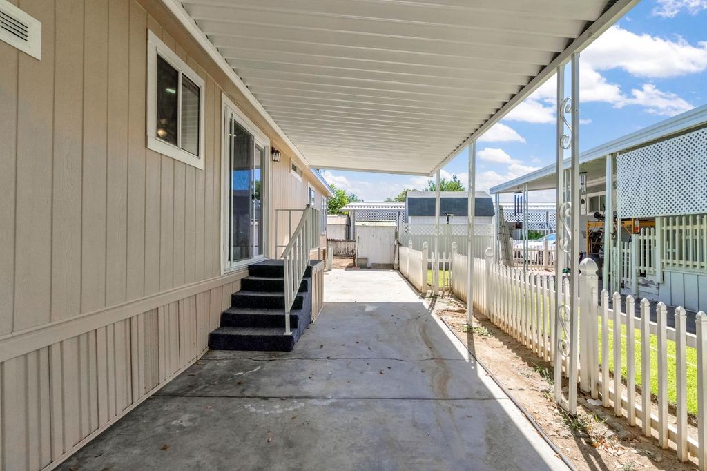 Image 31 of property listing at 1218 E Cleveland Avenue # 103, Madera, CA 93638