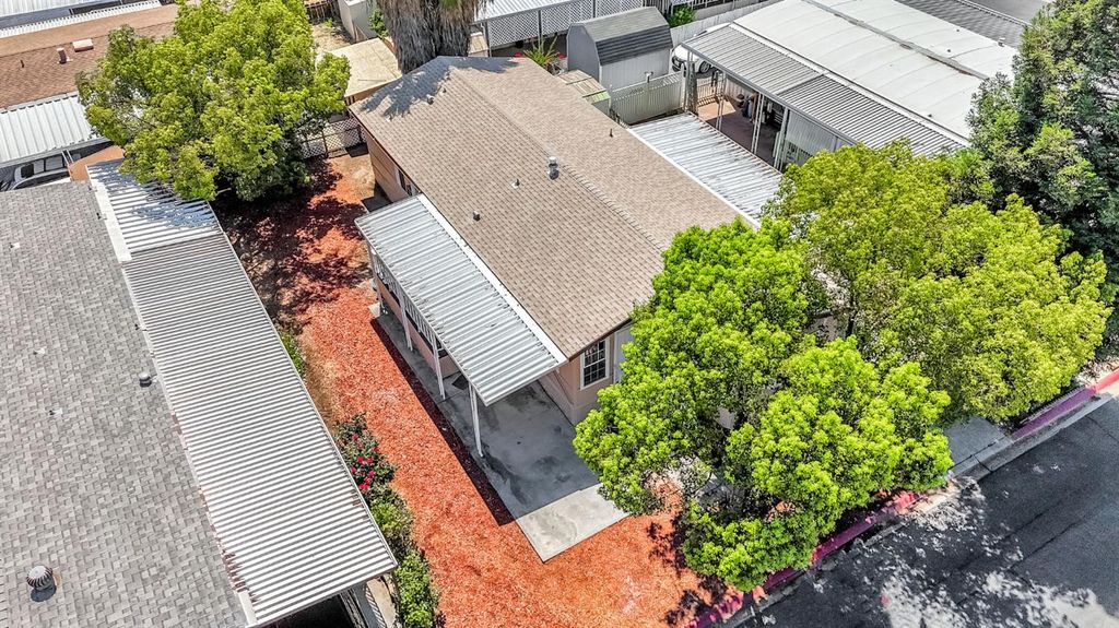 Image 35 of property listing at 1218 E Cleveland Avenue # 103, Madera, CA 93638